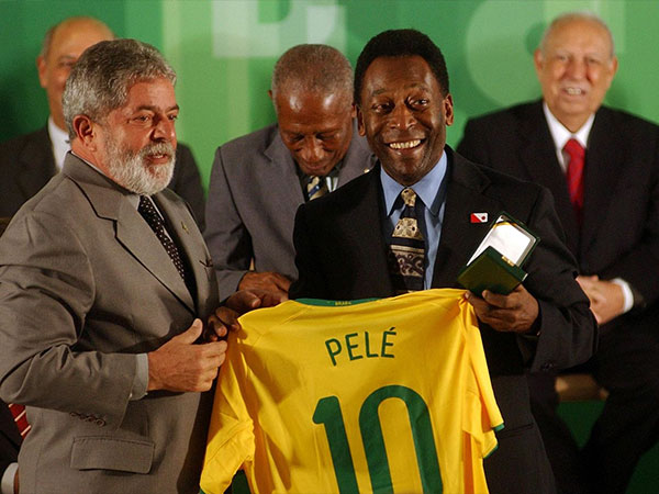 Pelé, supervising drafter of FIFA 100, here with Brazilian president Lula in 2008.