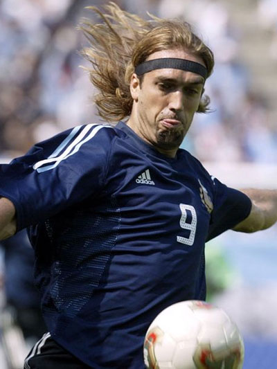 Gabriel Batistuta holding his old number 9 Fiorentina jersey.