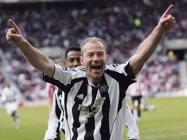 Alan Shearer is the top scorer in Premier League history with 260 goals.