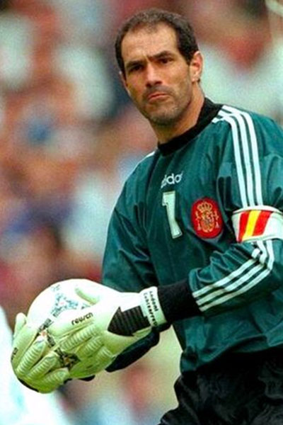 Andoni Zubizarreta (622 Appearances)