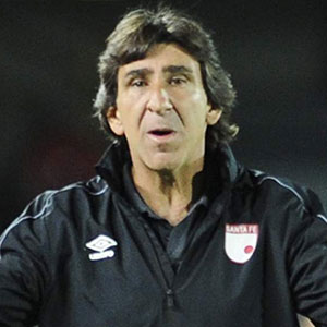 Gustavo Costas