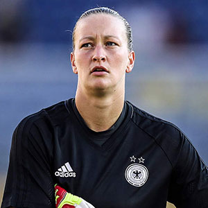 Almuth Schult