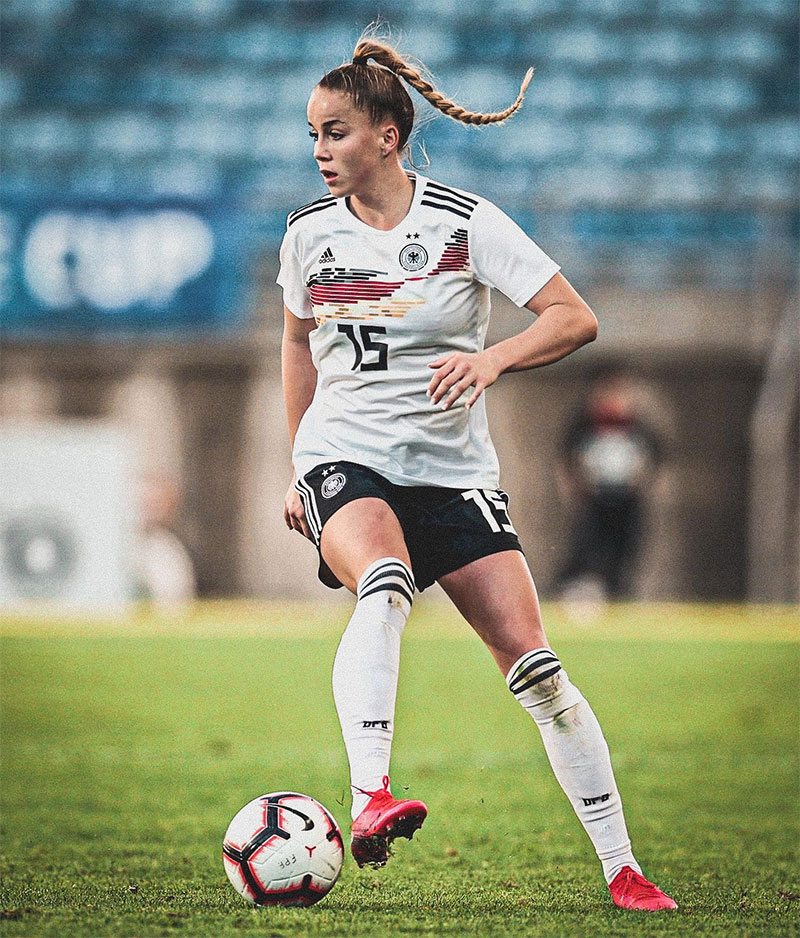 Giulia Gwinn Photo No1.