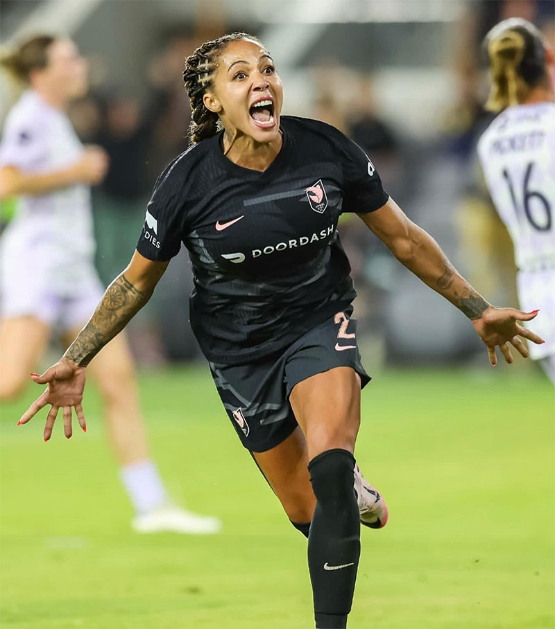 Sydney Leroux Photo No1.