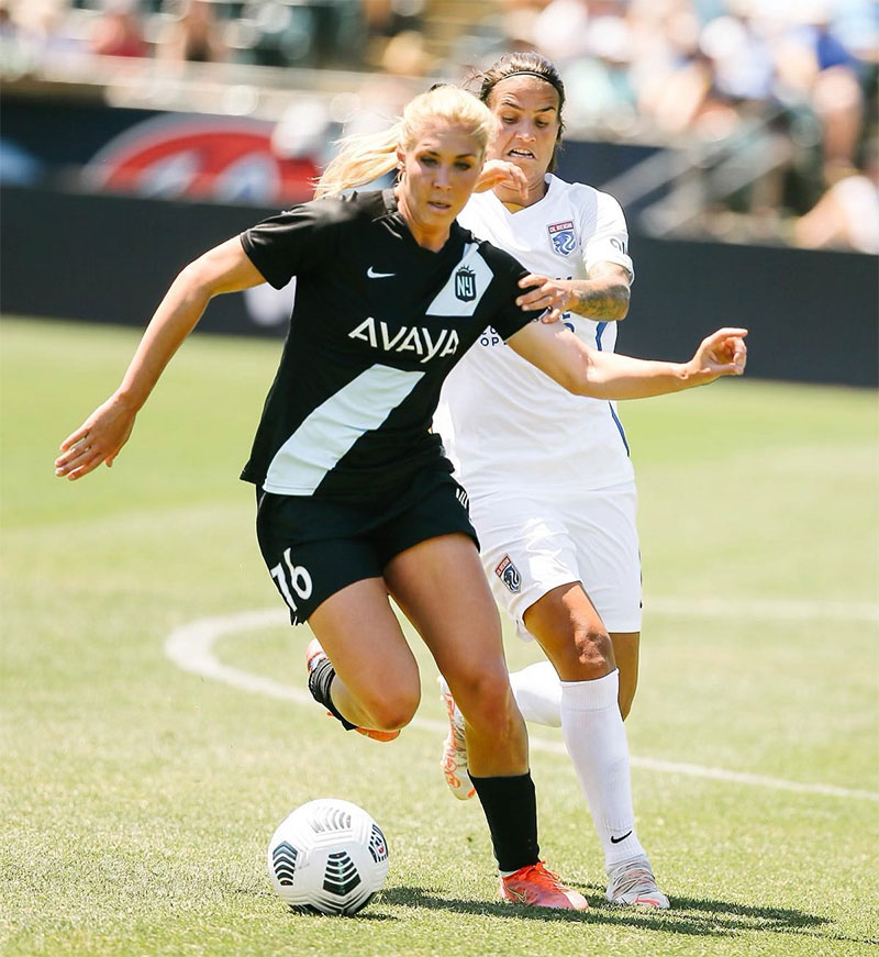 Allie Long Photo No1.