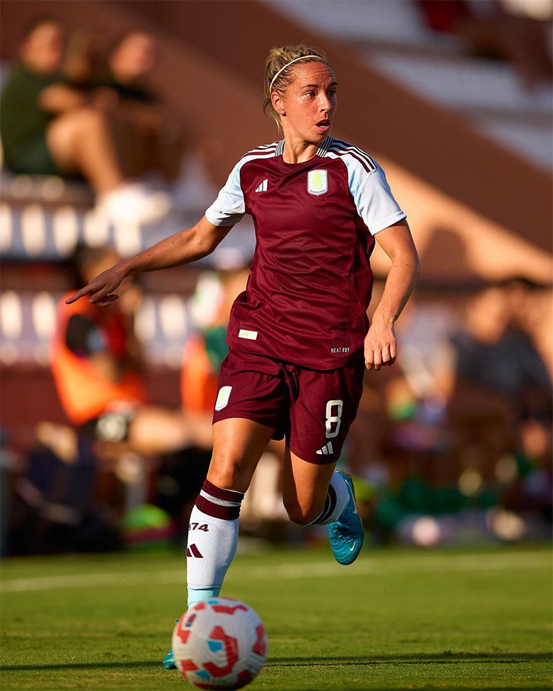 Jordan Nobbs Photo No1.