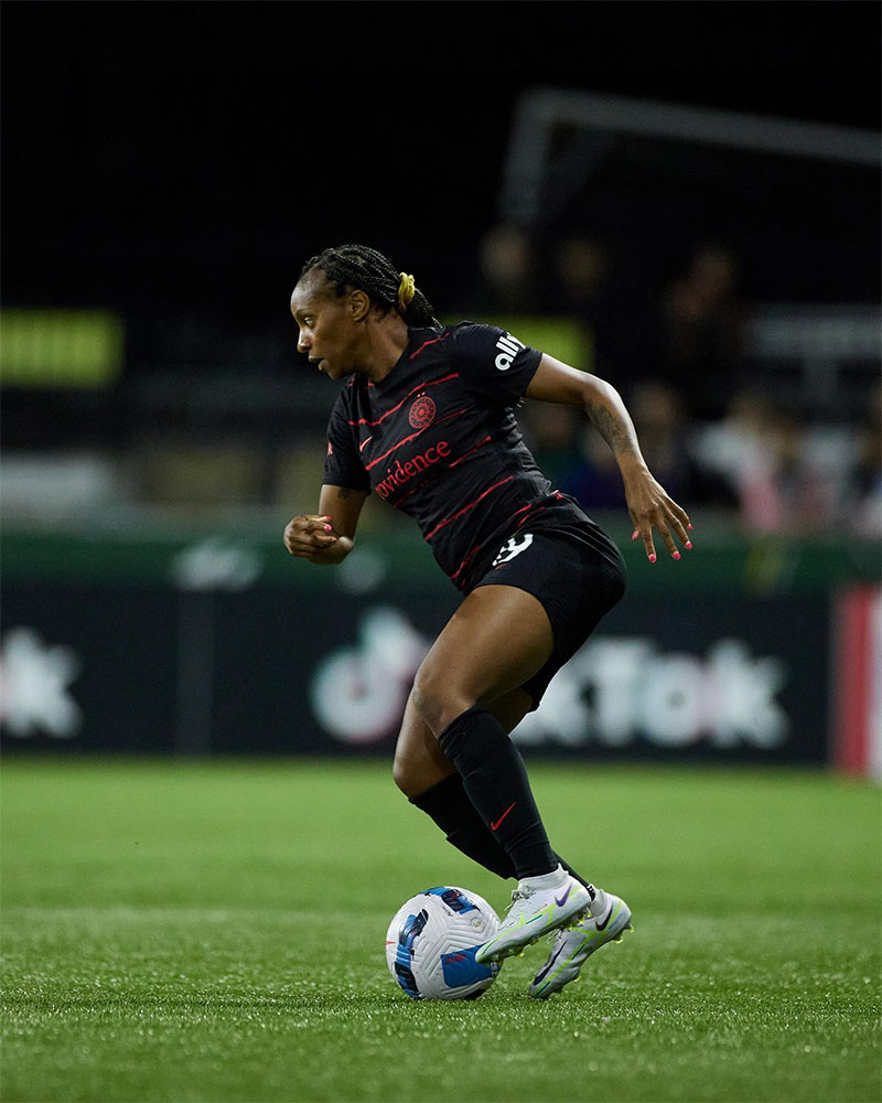Crystal Dunn Photo No10.